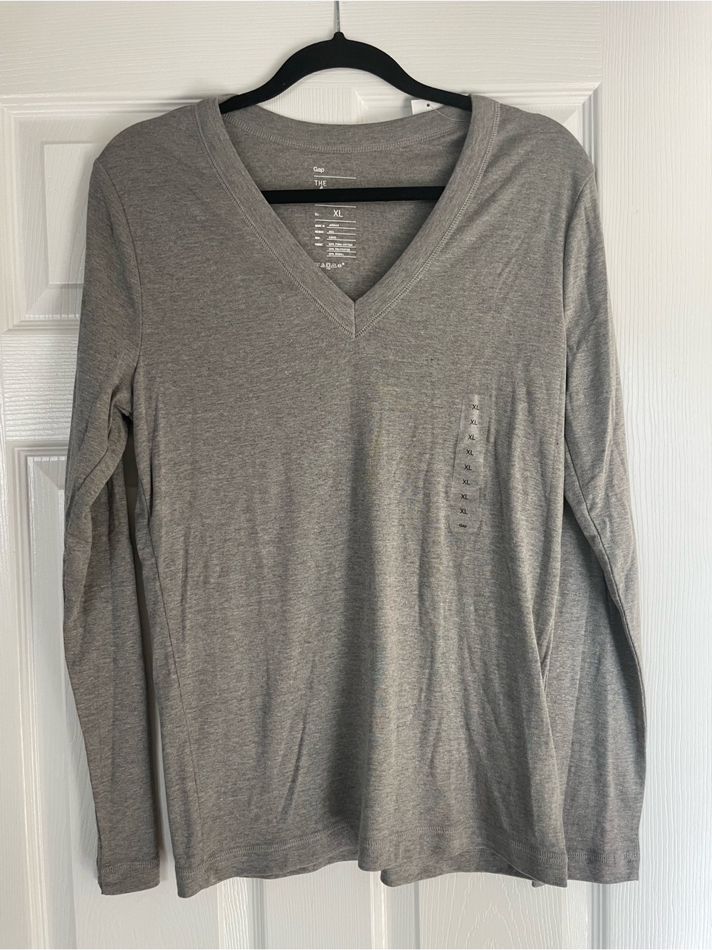 GAP Heather Gray V-Neck Long Sleeve Tee - Women